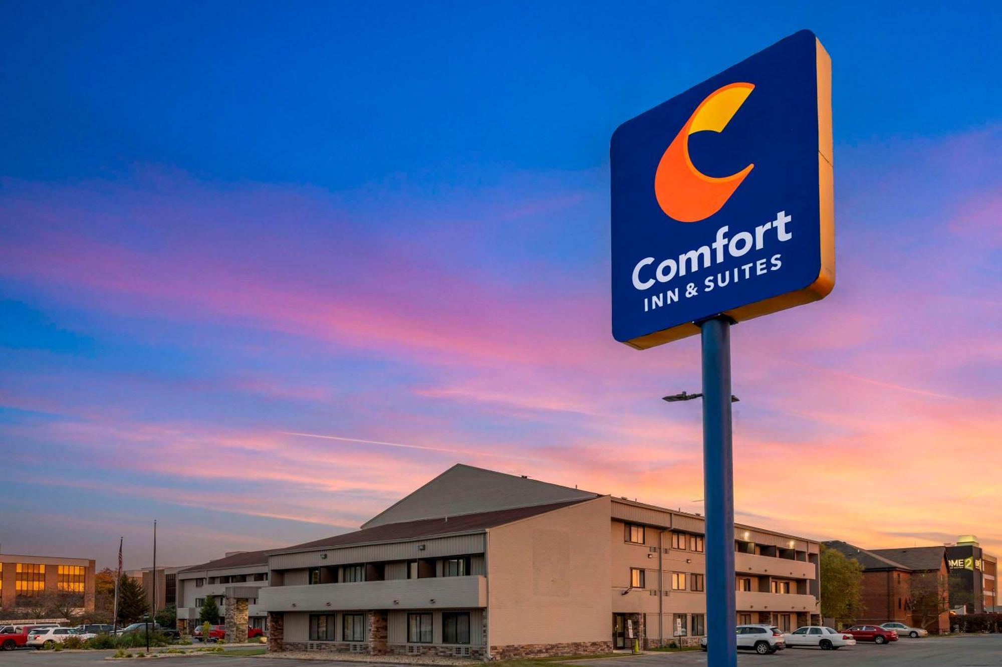 Comfort Inn & Suites North At The Pyramids Indianápolis Exterior foto