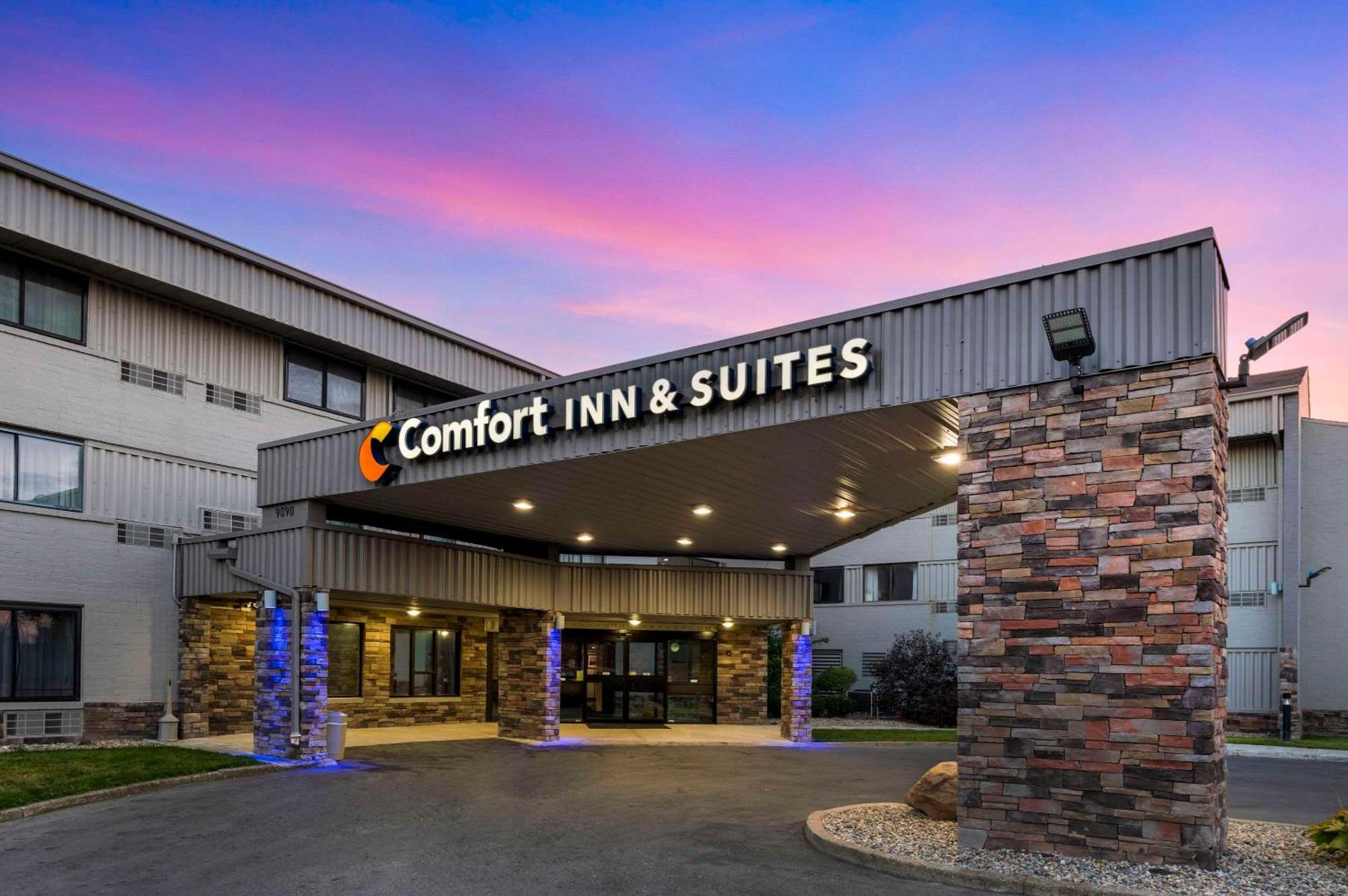 Comfort Inn & Suites North At The Pyramids Indianápolis Exterior foto